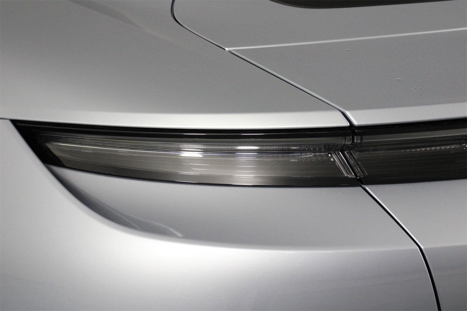 2022 Porsche Taycan photo 20