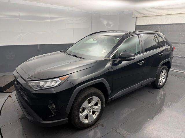 2021 Toyota RAV4 XLE photo 4