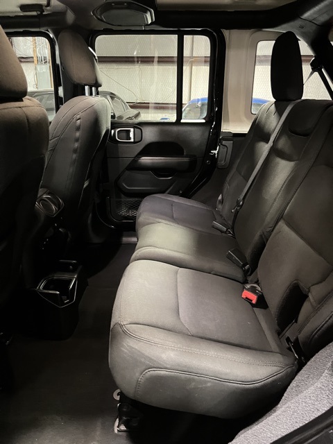 2020 Jeep Wrangler Unlimited Sahara photo 12