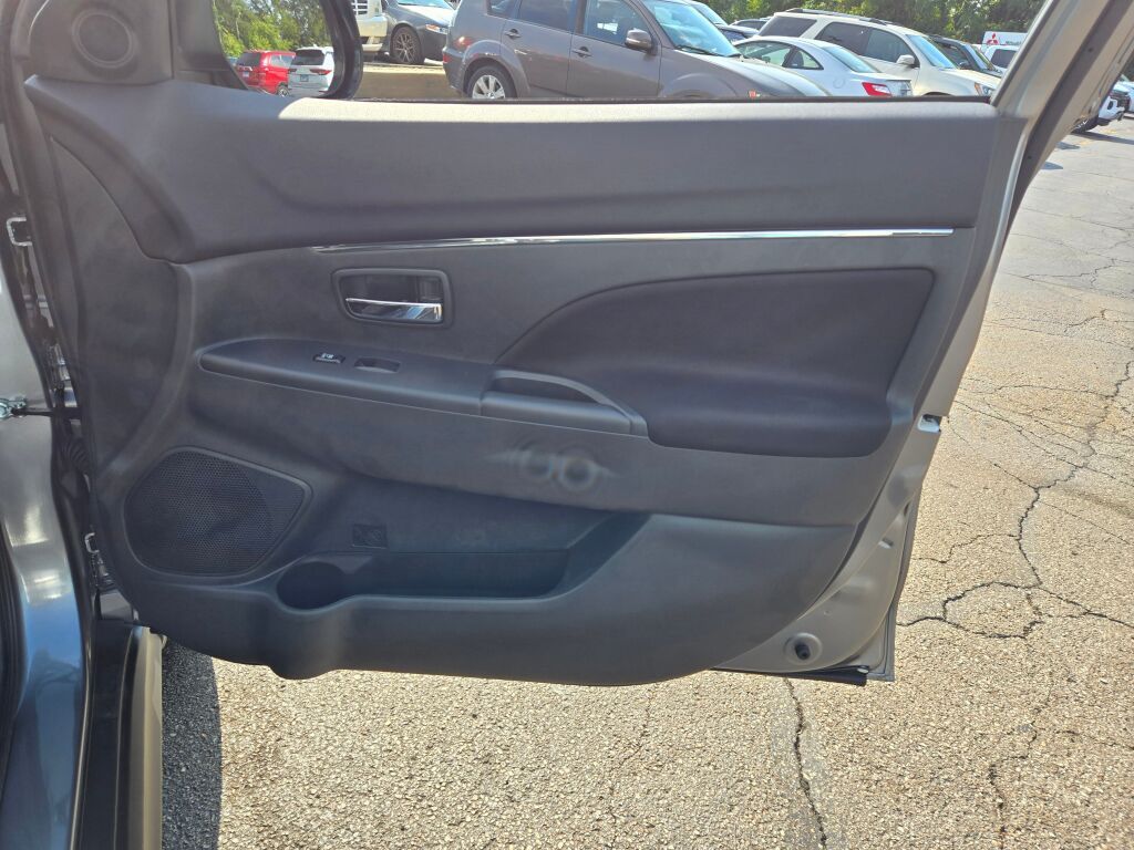 2025 Mitsubishi Outlander Sport ES photo 2