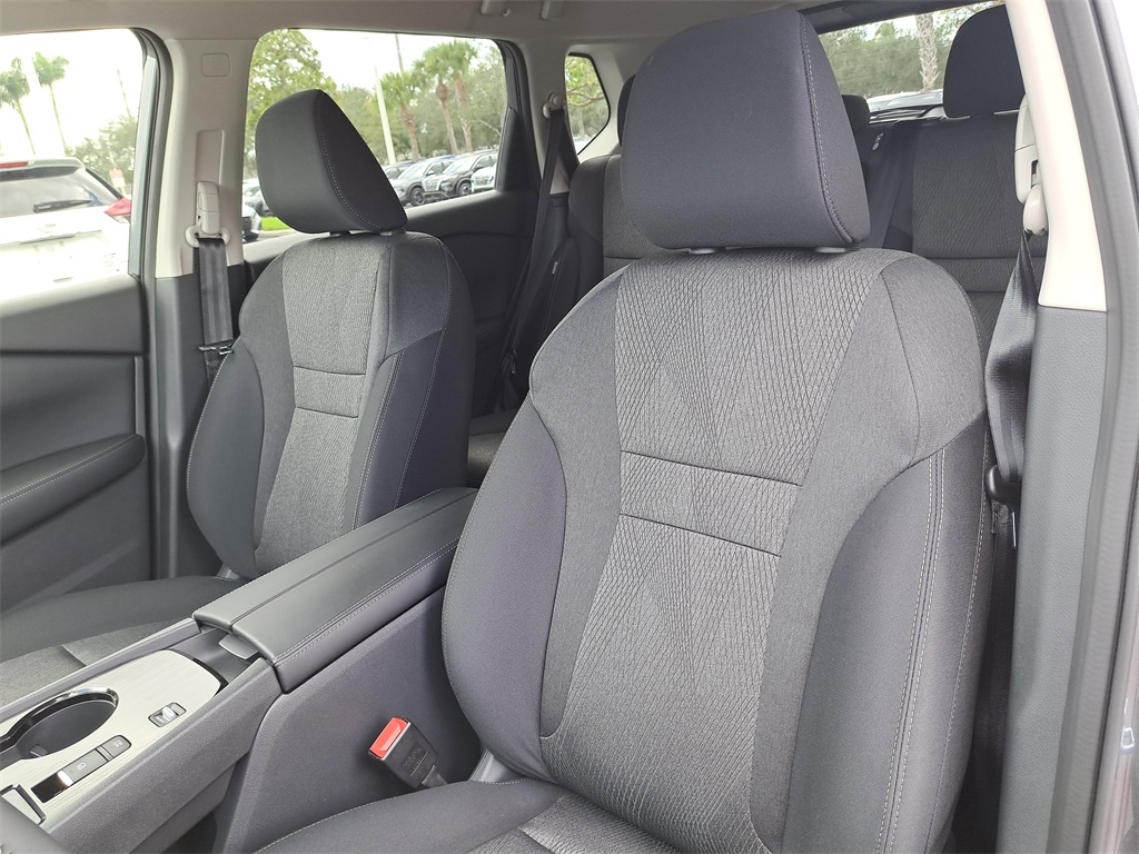 2026 Nissan Rogue SV photo 19