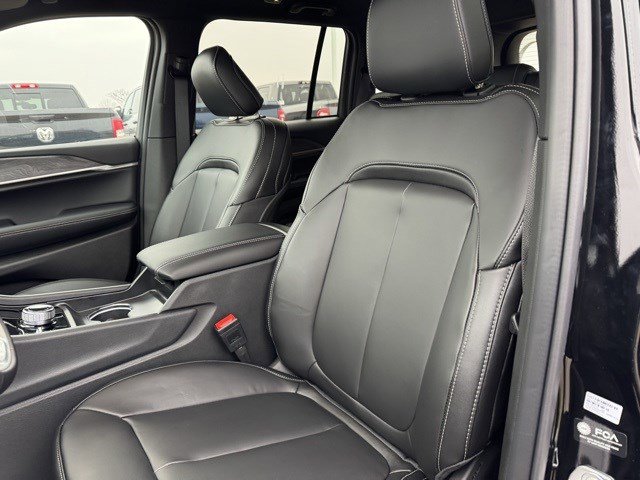 2025 Jeep Grand Cherokee Limited photo 9