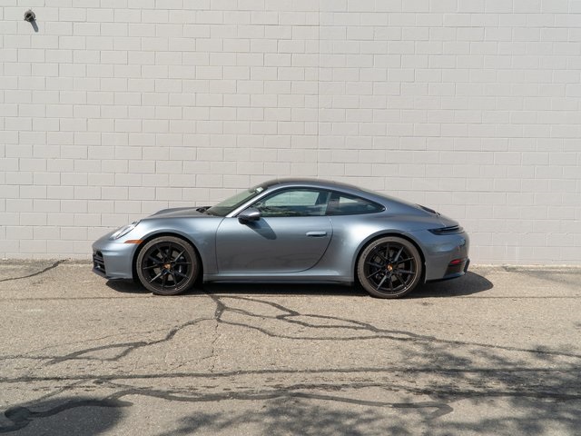 2025 Porsche 911 photo 2