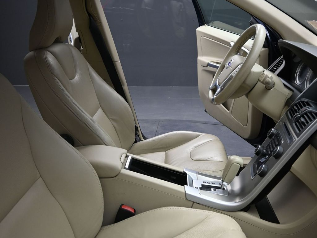 2012 Volvo XC60 T6 Premier Plus photo 16