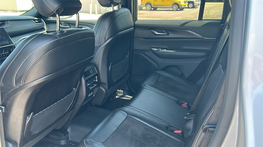 2023 Jeep Grand Cherokee Altitude photo 27