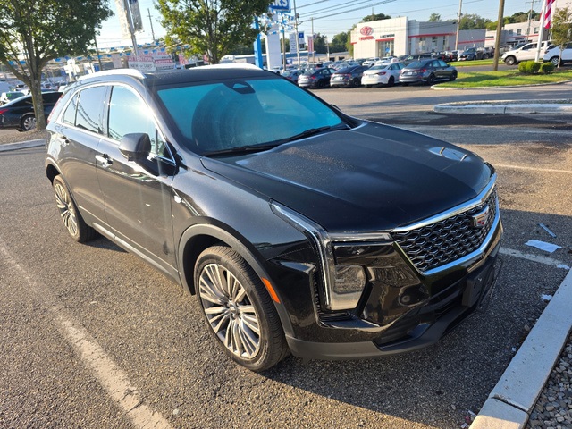 2024 Cadillac XT4 Premium Luxury photo 2