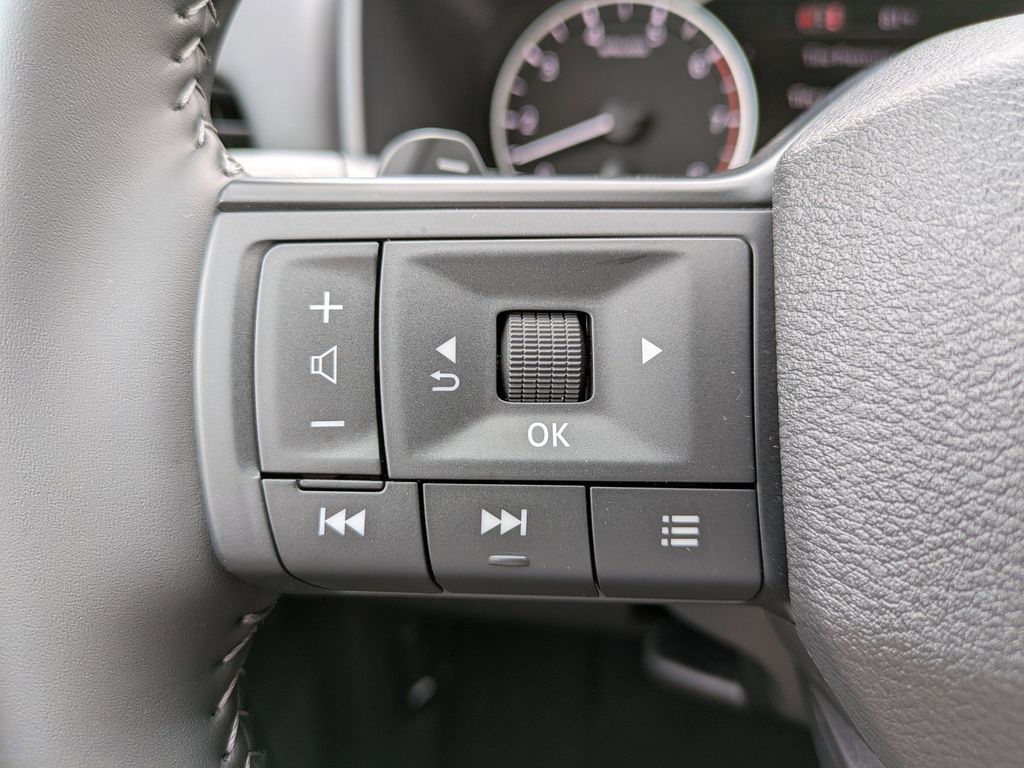 2026 Nissan Rogue SV photo 18