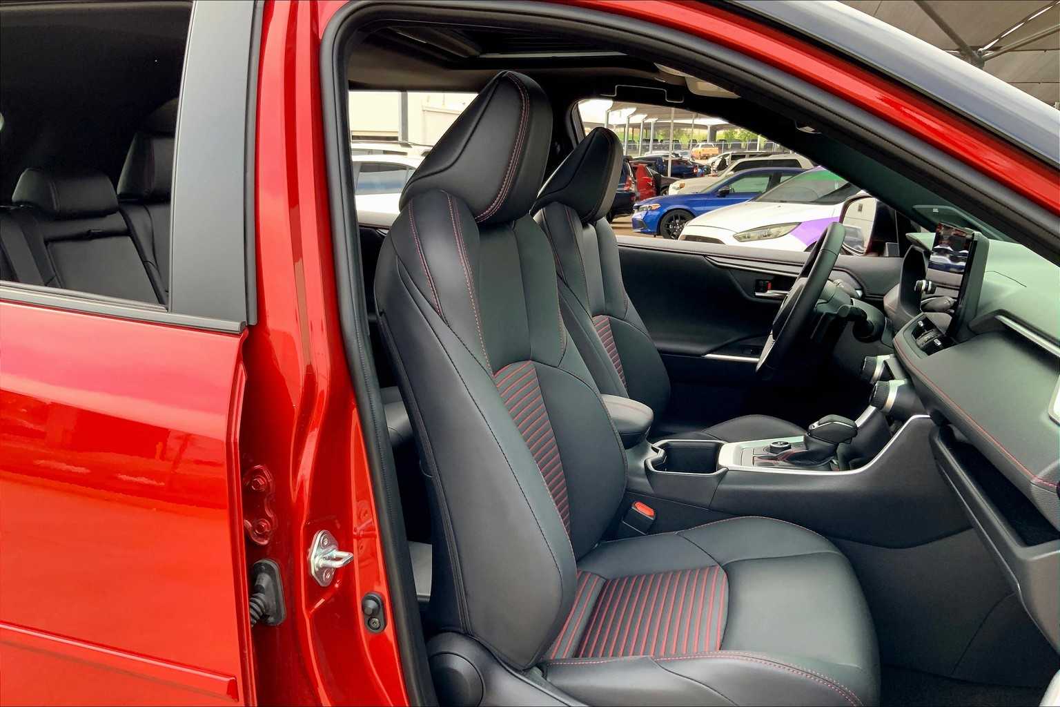 2025 Toyota RAV4 Hybrid XSE photo 16