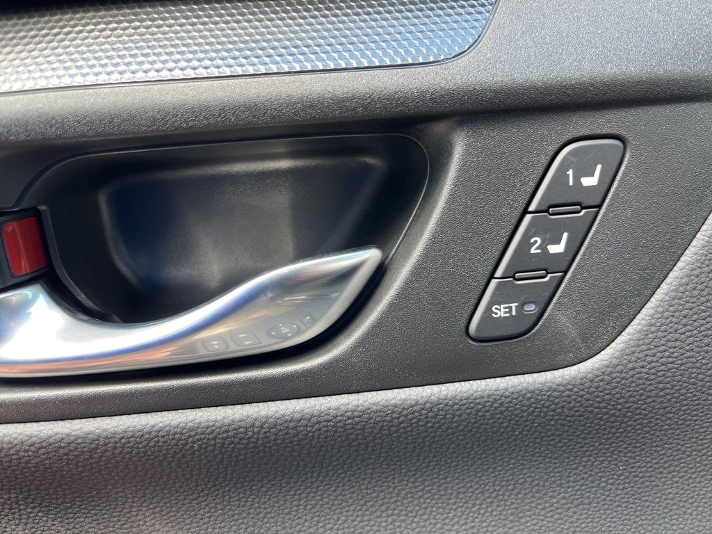 2026 Honda CR-V Hybrid Sport-L photo 4