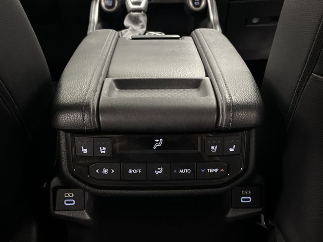 2024 Toyota Grand Highlander Platinum photo 32