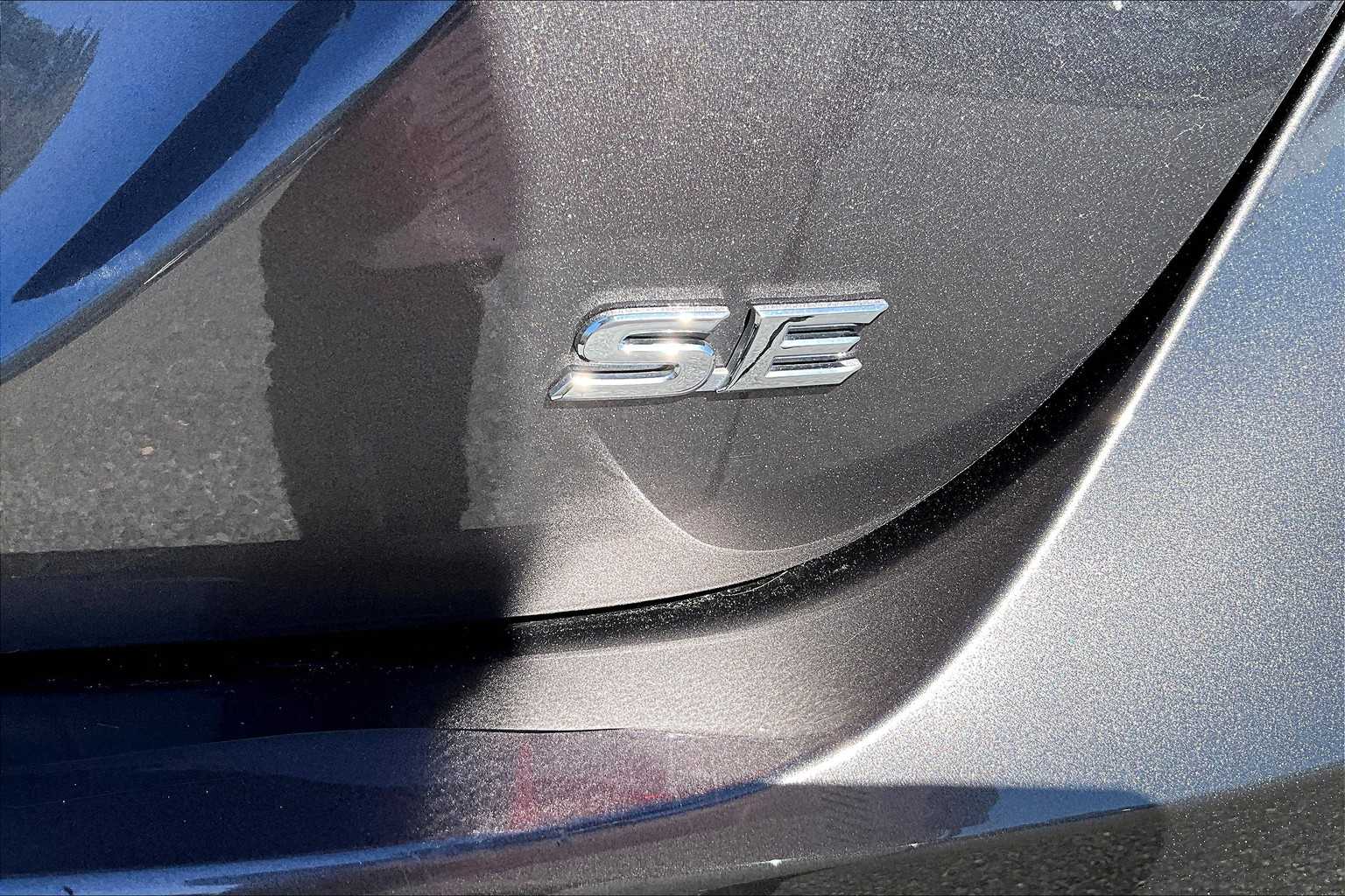 2024 Toyota Camry SE photo 9