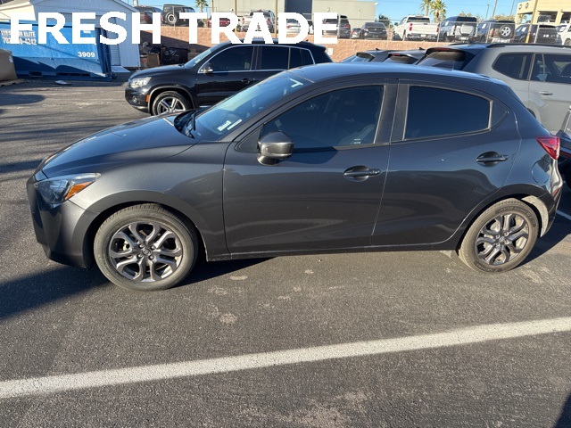 2020 Toyota Yaris LE's photo