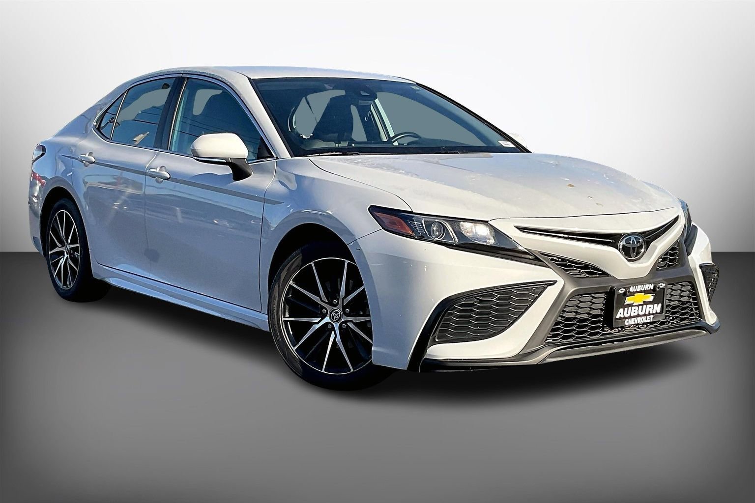 2022 Toyota Camry SE's photo