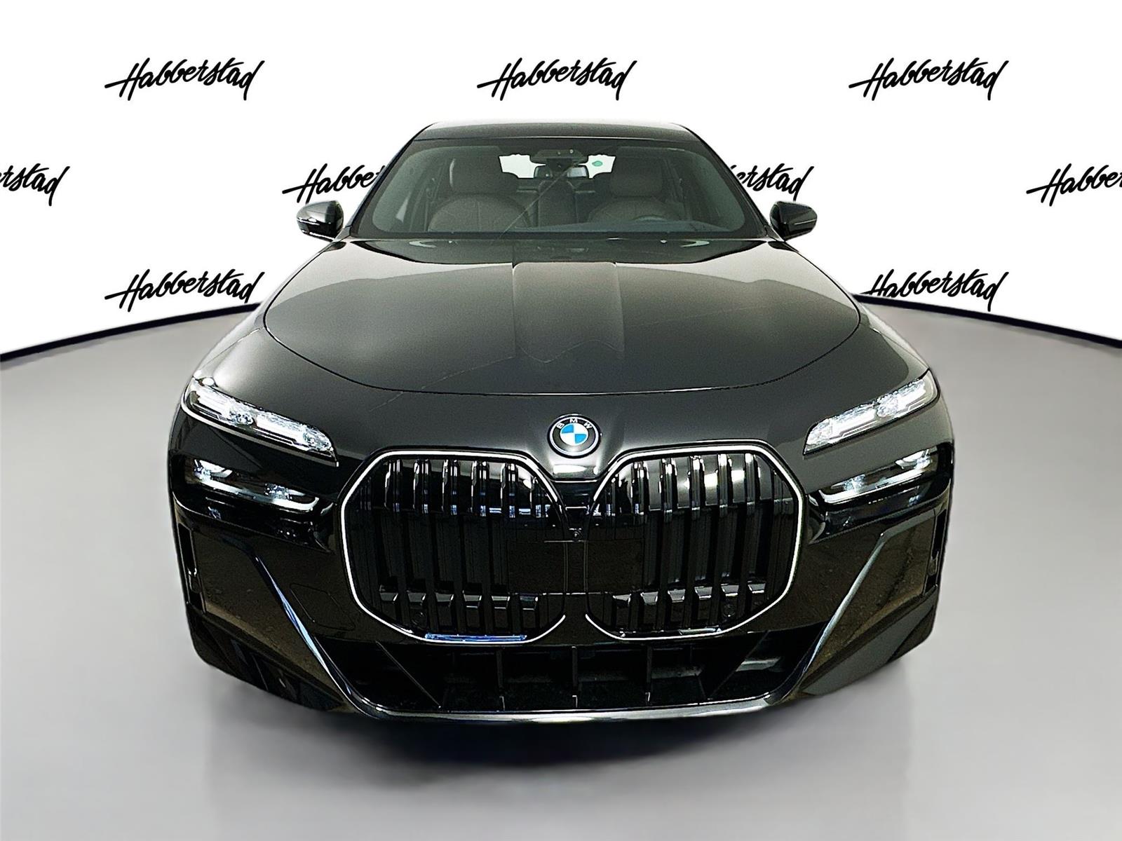 2026 Bmw 750e photo 2