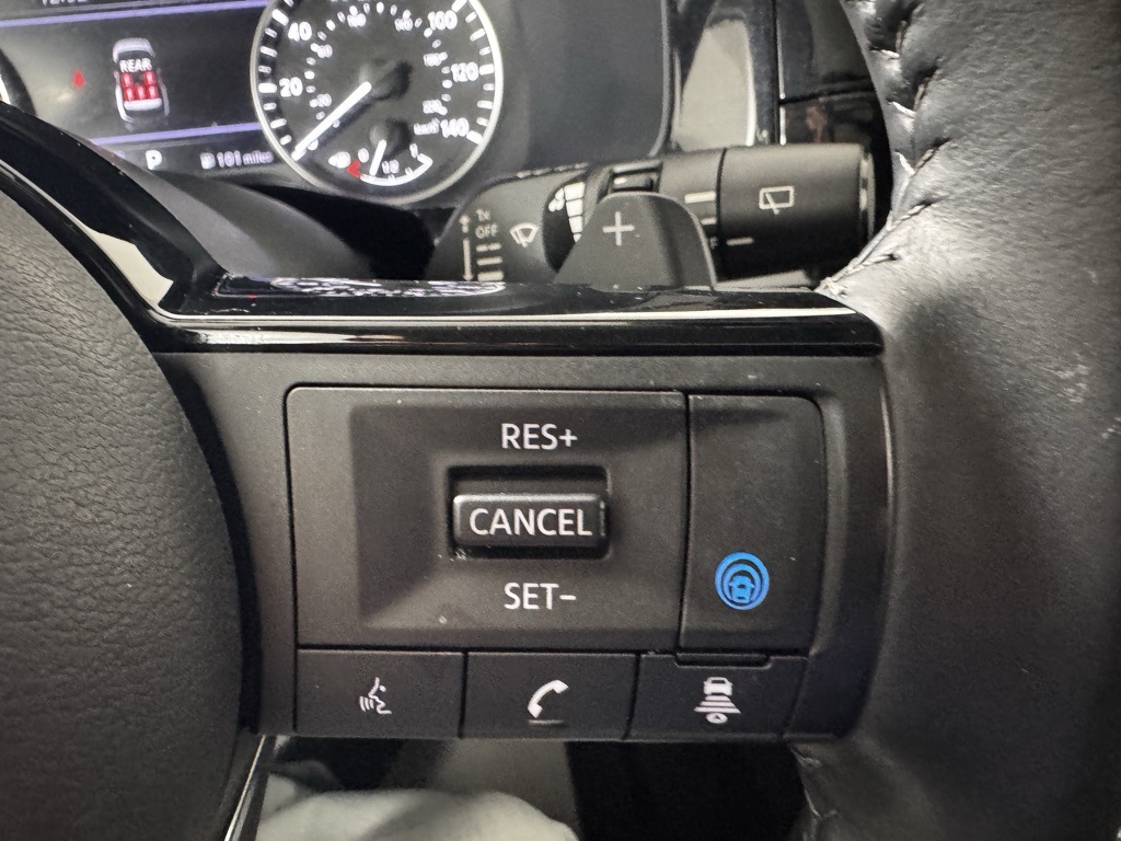 2023 Nissan Pathfinder SL photo 6