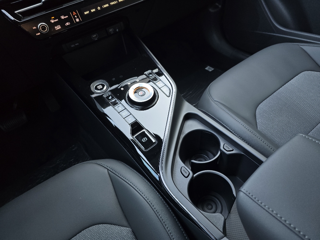 2025 Kia Niro Plug-In Hybrid EX photo 9