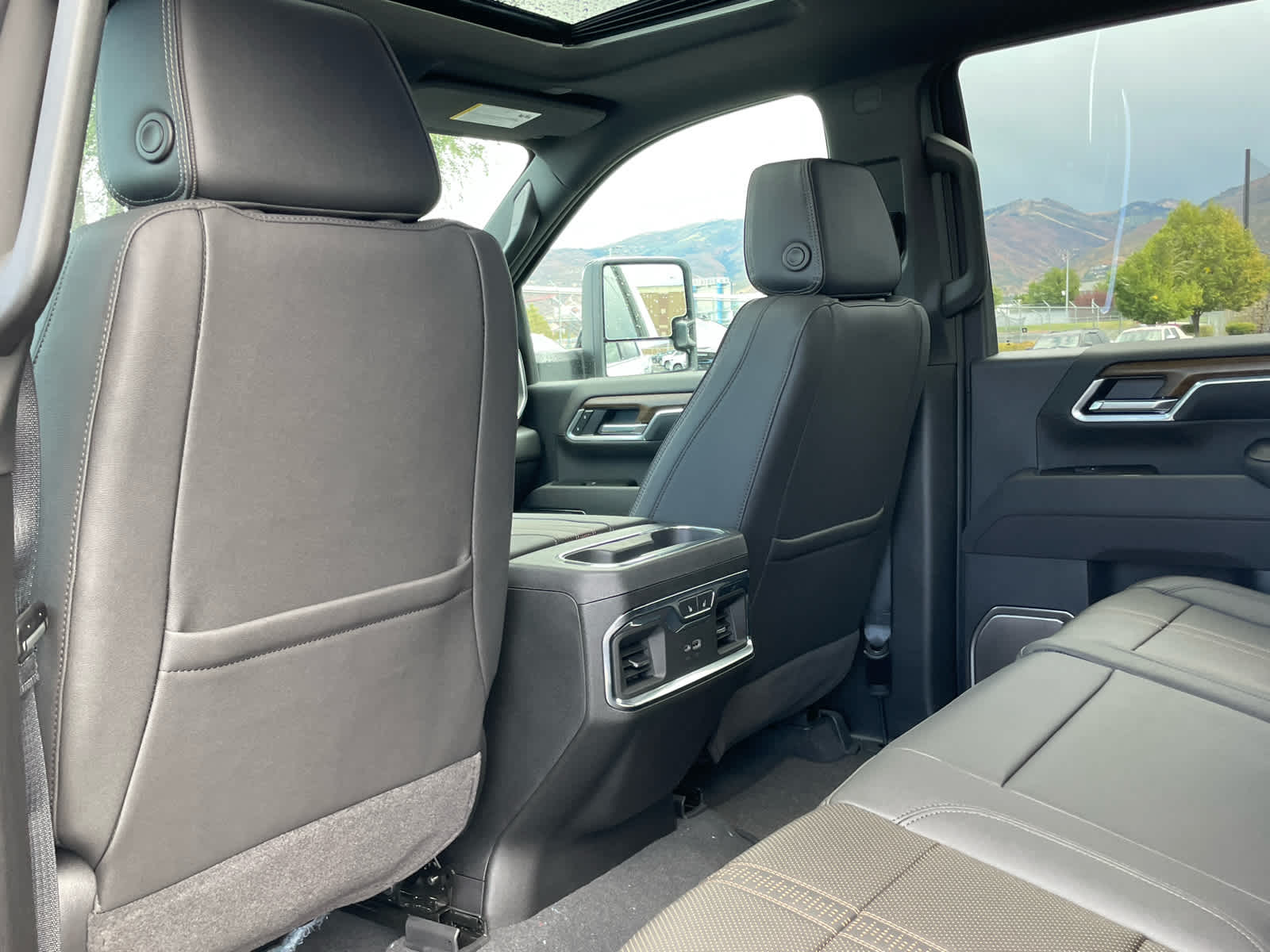 2026 Chevrolet Silverado 3500HD High Country photo 20