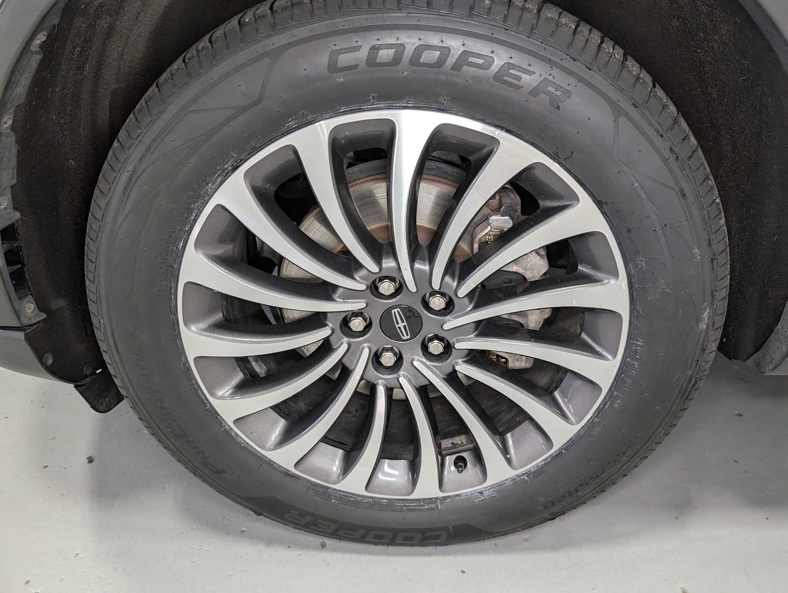 2020 Lincoln Aviator Reserve photo 3