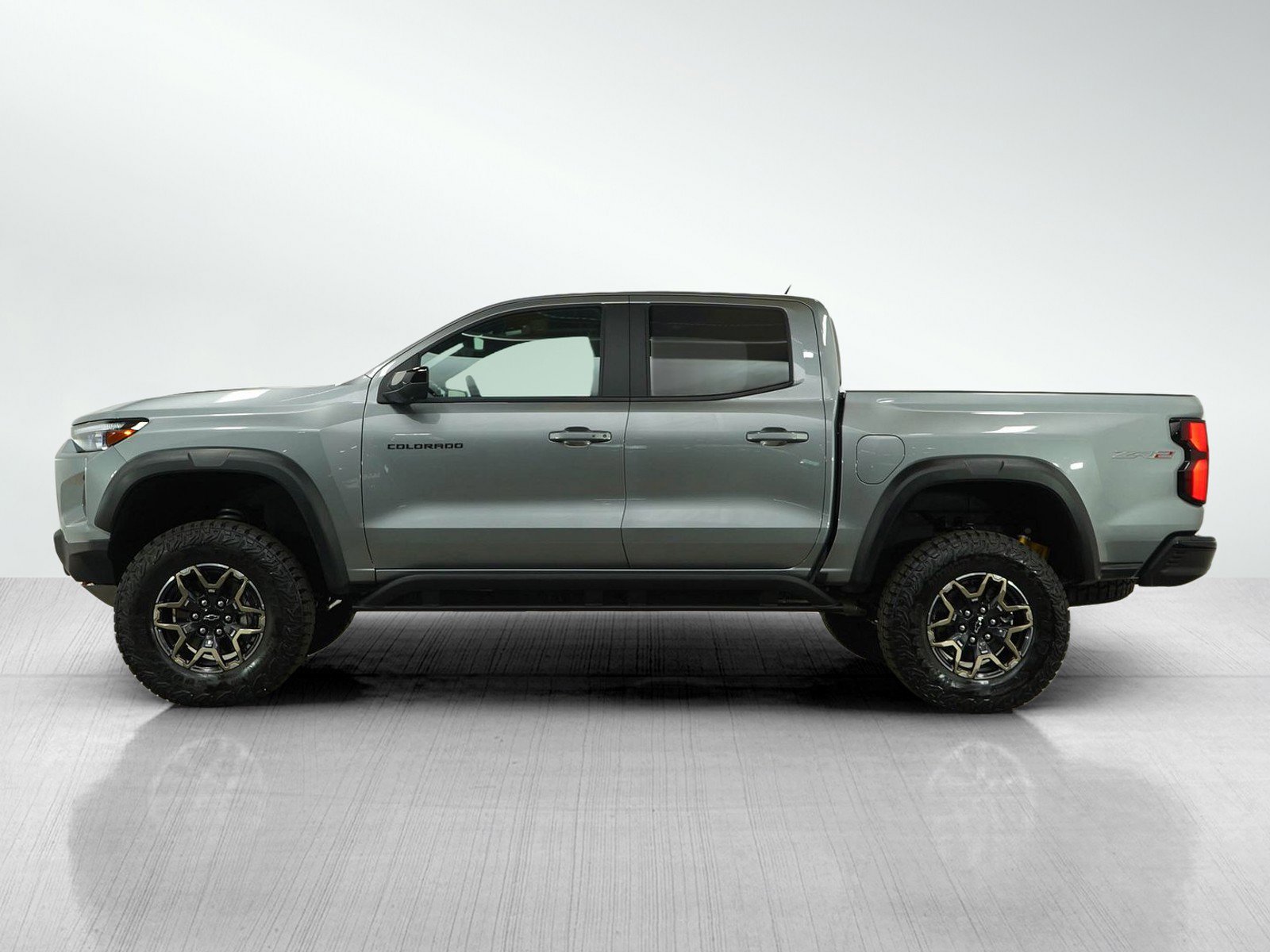 Used 2024 Chevrolet Colorado ZR2 with VIN 1GCPTFEK6R1120251 for sale in Roseville, Minnesota