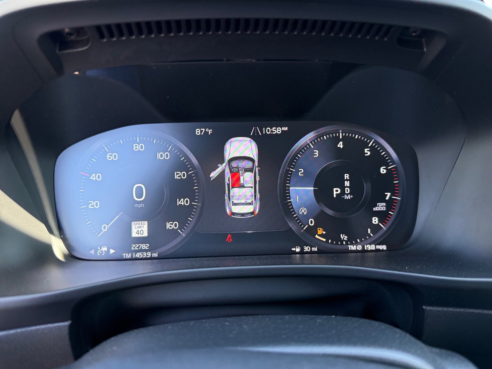 2022 Volvo XC40 R-Design photo 10