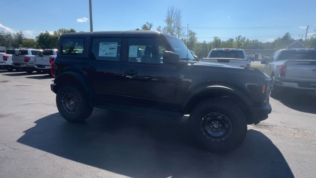 2025 Ford Bronco Base photo 2