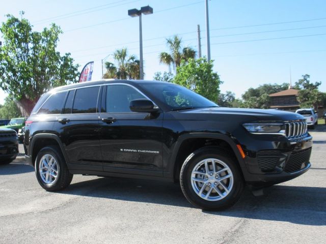 2025 Jeep Grand Cherokee Laredo X photo 2