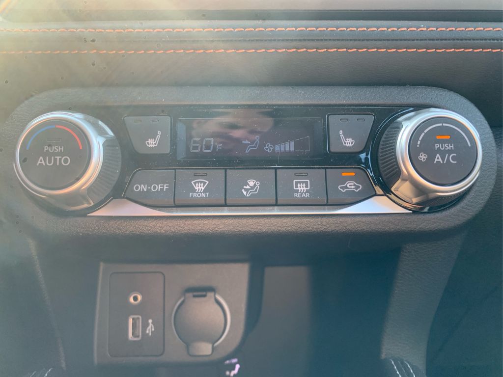2020 Nissan Kicks SR photo 25
