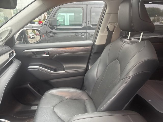 2021 Toyota Highlander Hybrid Limited photo 3
