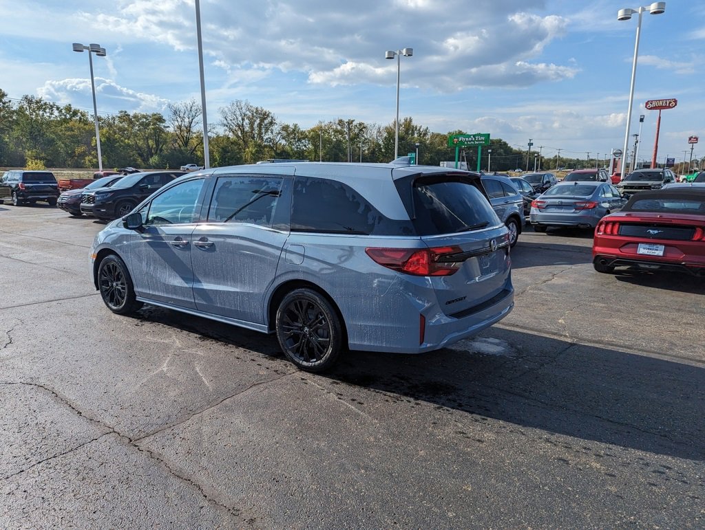 2026 Honda Odyssey photo 2