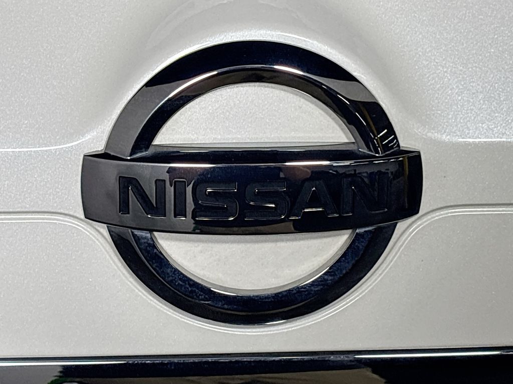 2017 Nissan Rogue SV photo 23