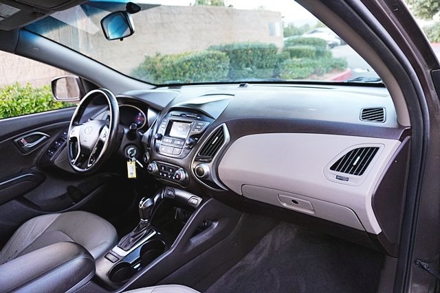 Used 2015 Brown Hyundai SE image 9