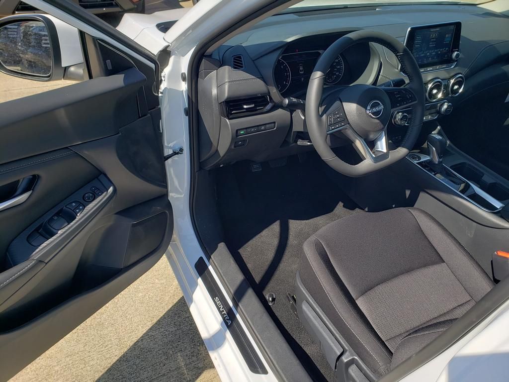 2025 Nissan Sentra SV photo 6