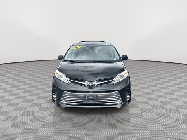 2020 Toyota Sienna XLE photo 3