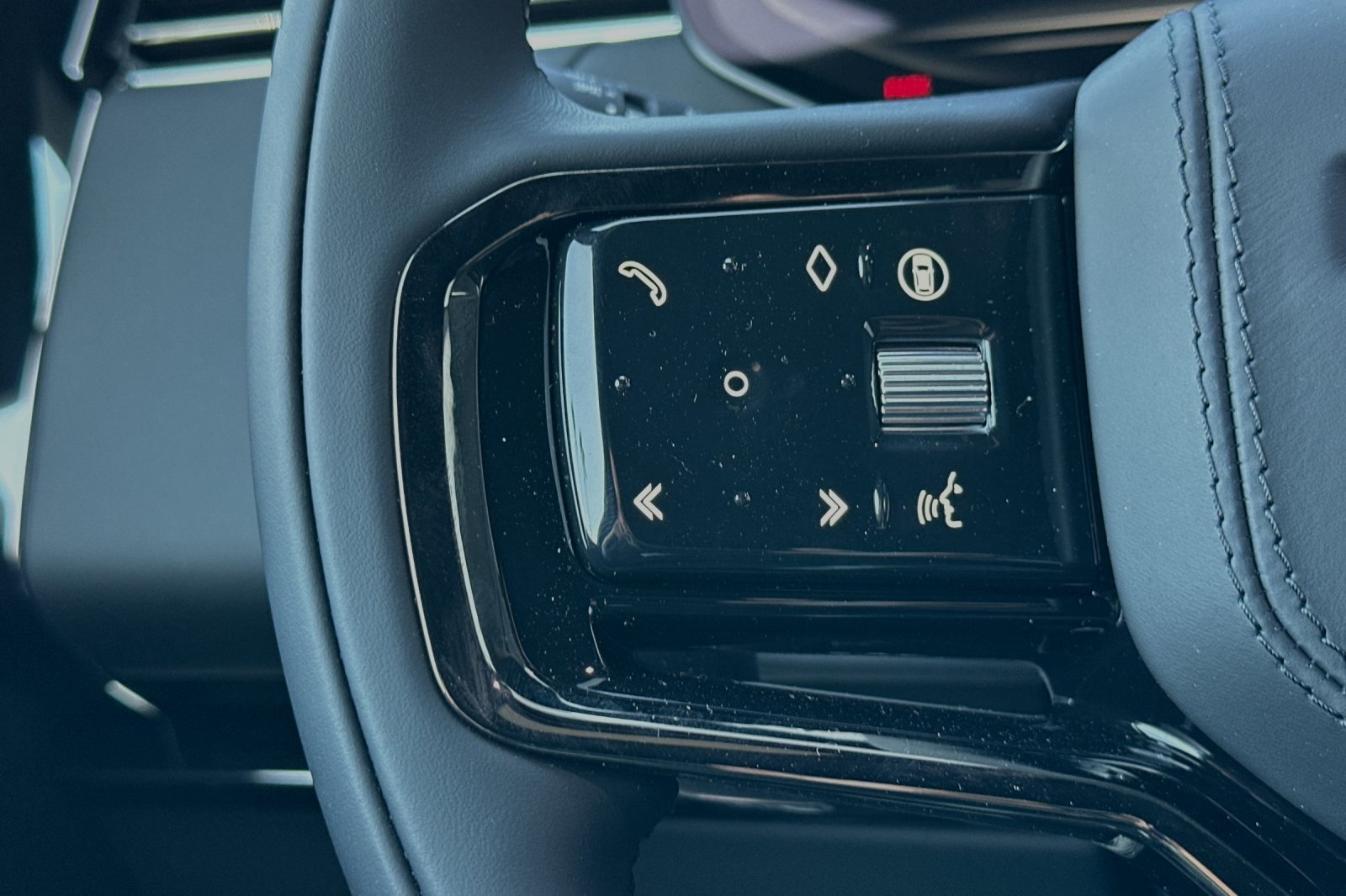 2025 Land Rover Range Rover Sport SE photo 25