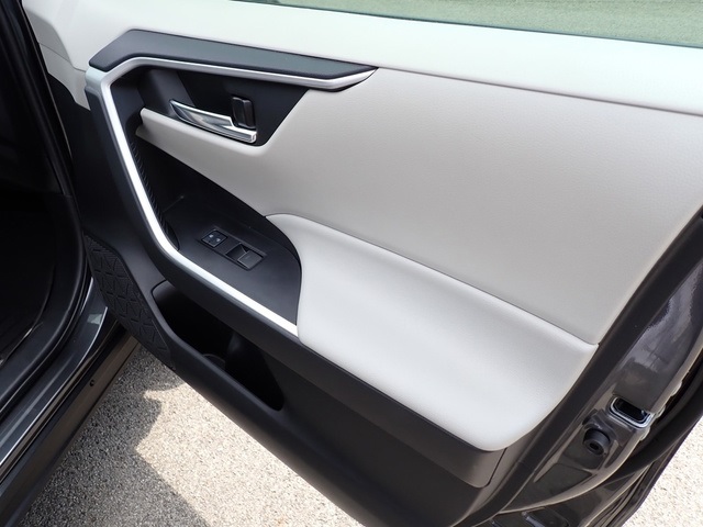 2022 Toyota RAV4 XLE photo 12