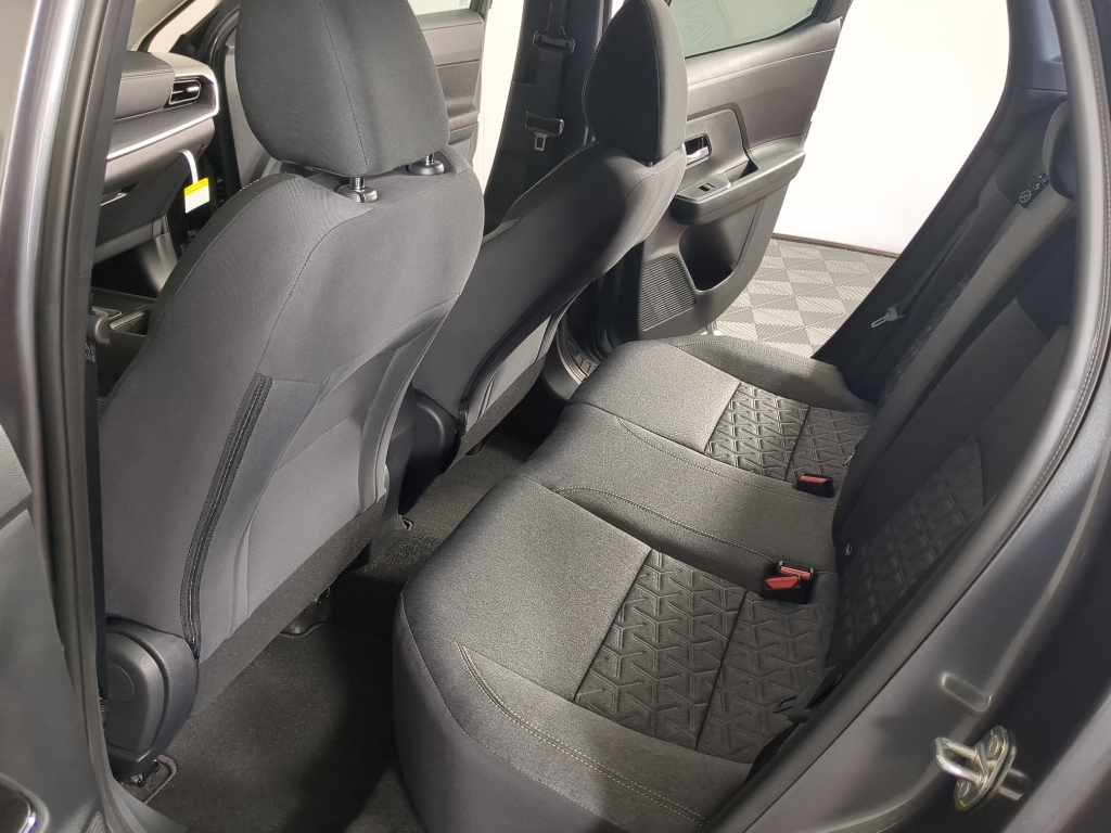 2026 Nissan Kicks SV photo 9