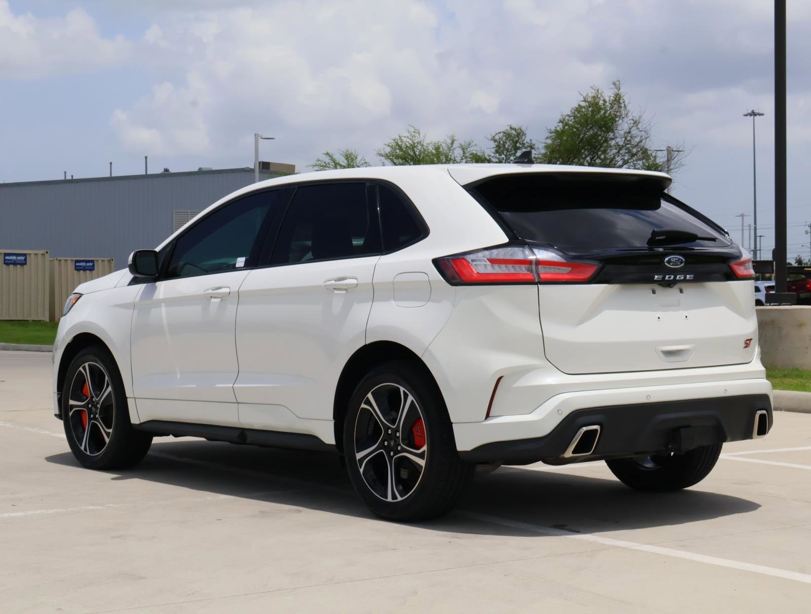 2022 Ford Edge ST photo 2