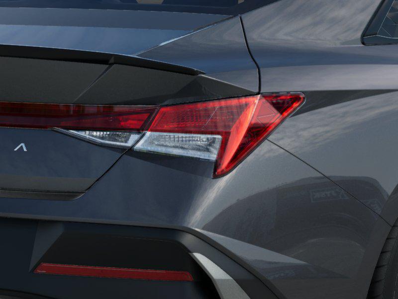 2025 Hyundai Elantra SEL Sport photo 9