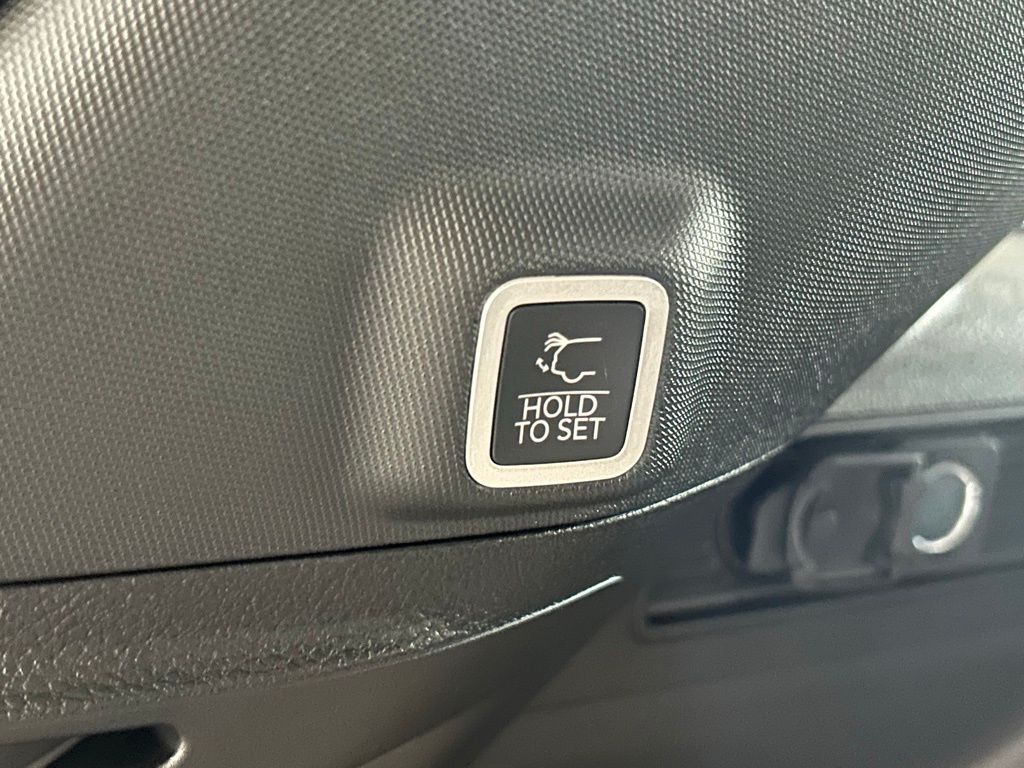 2025 Jeep Grand Cherokee Laredo Altitude photo 19