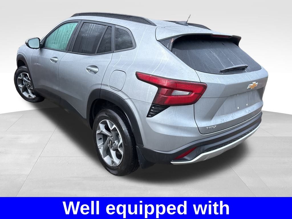 2024 Chevrolet Trax LT photo 3
