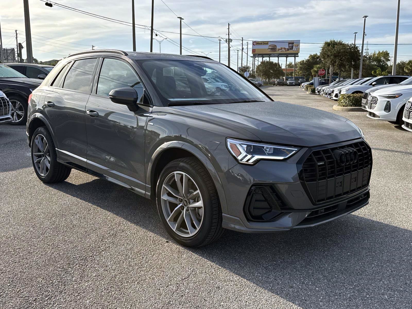 2025 Audi Q3 S line Premium photo 3