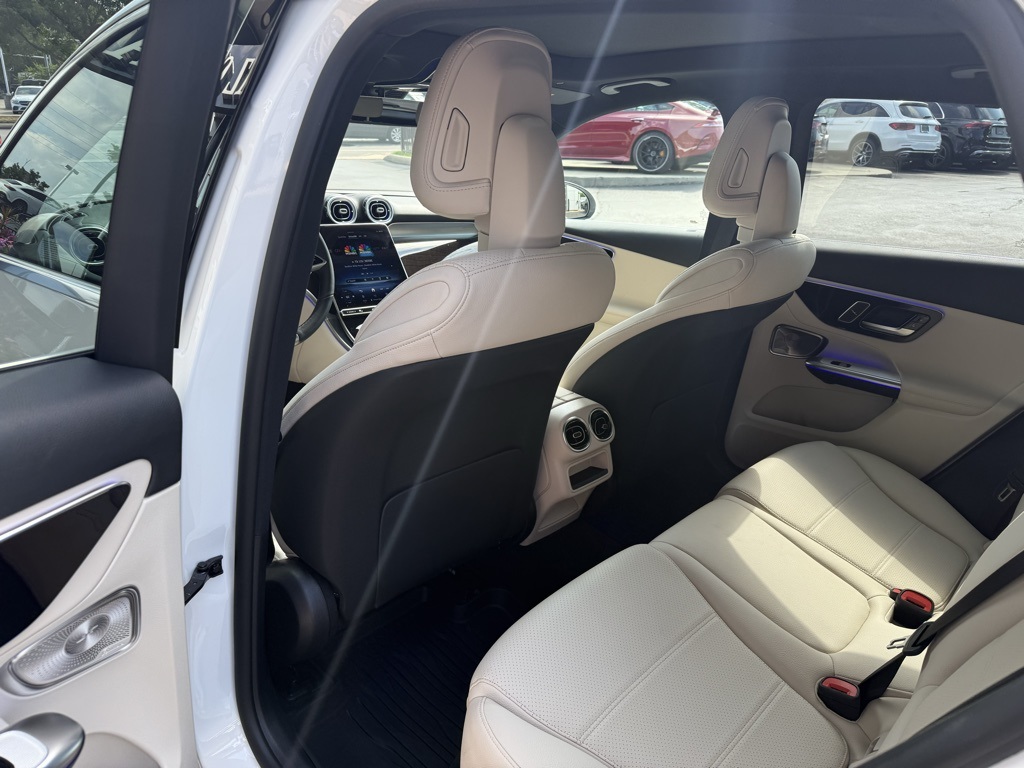 2025 Mercedes Benz GLC 300 4MATIC photo 4