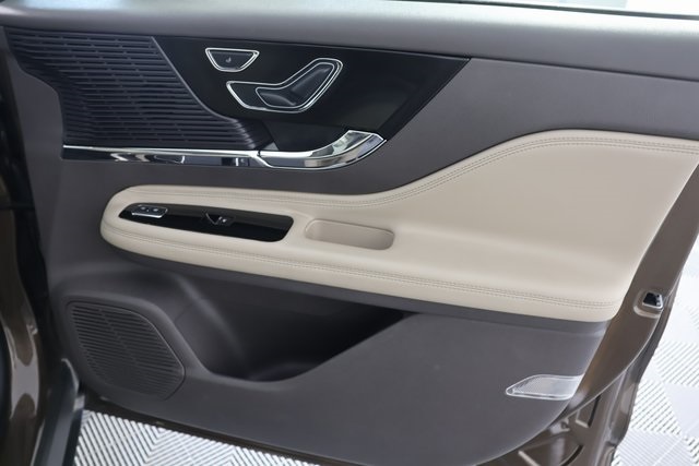 2022 Lincoln Corsair Standard photo 28