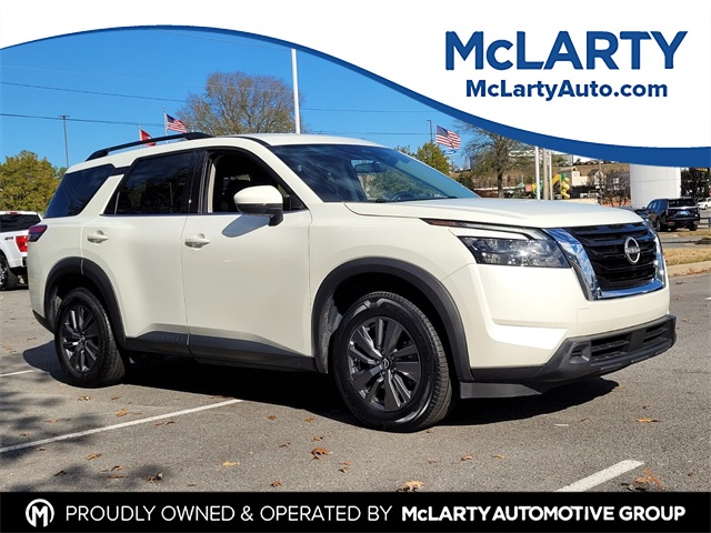 2024 Nissan Pathfinder SV's photo