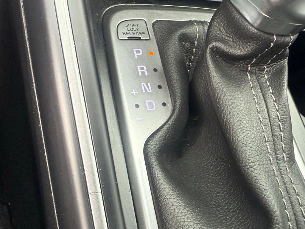 2022 Kia Sorento LX photo 17