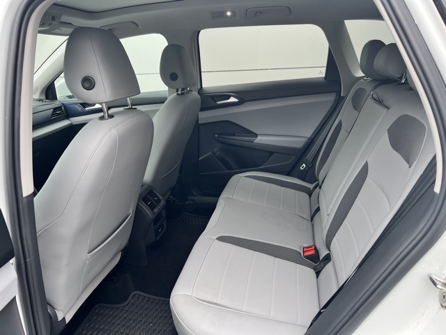 2022 Volkswagen Taos SE photo 9