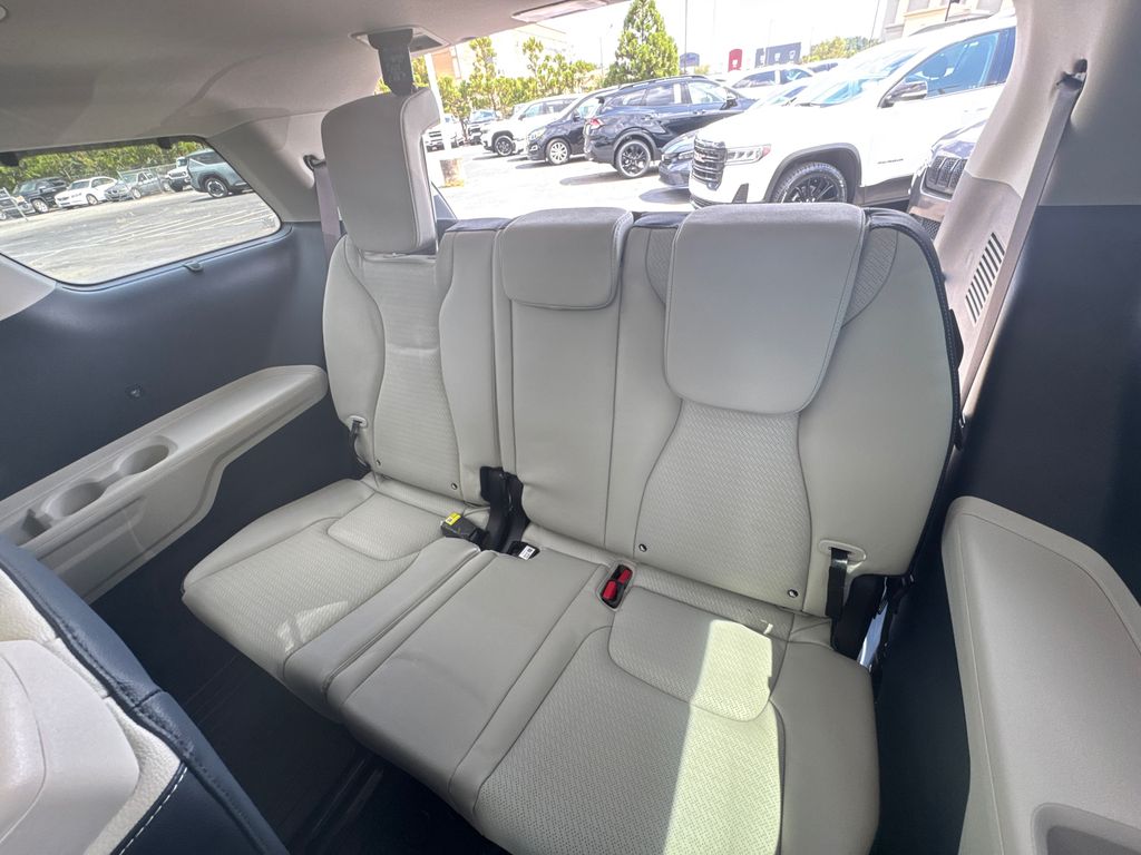 2026 Kia Carnival SX Prestige photo 21