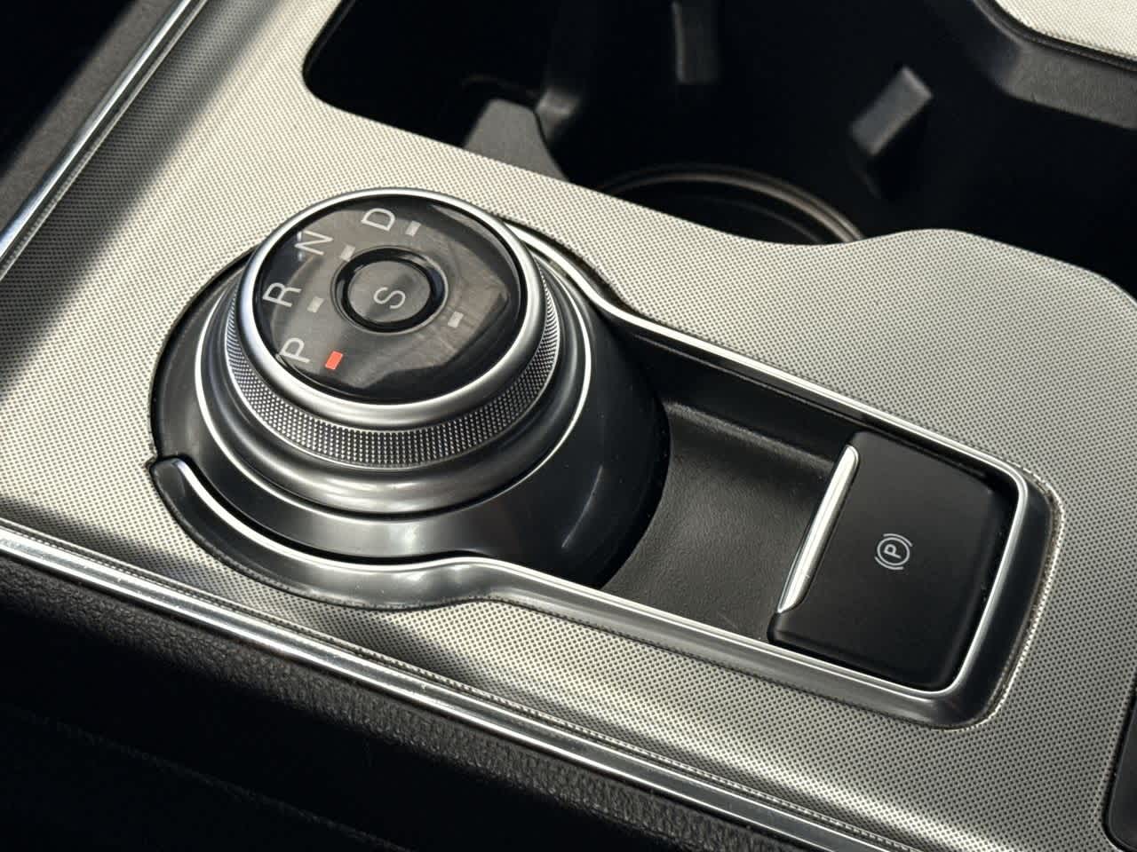2024 Ford Edge Titanium photo 19