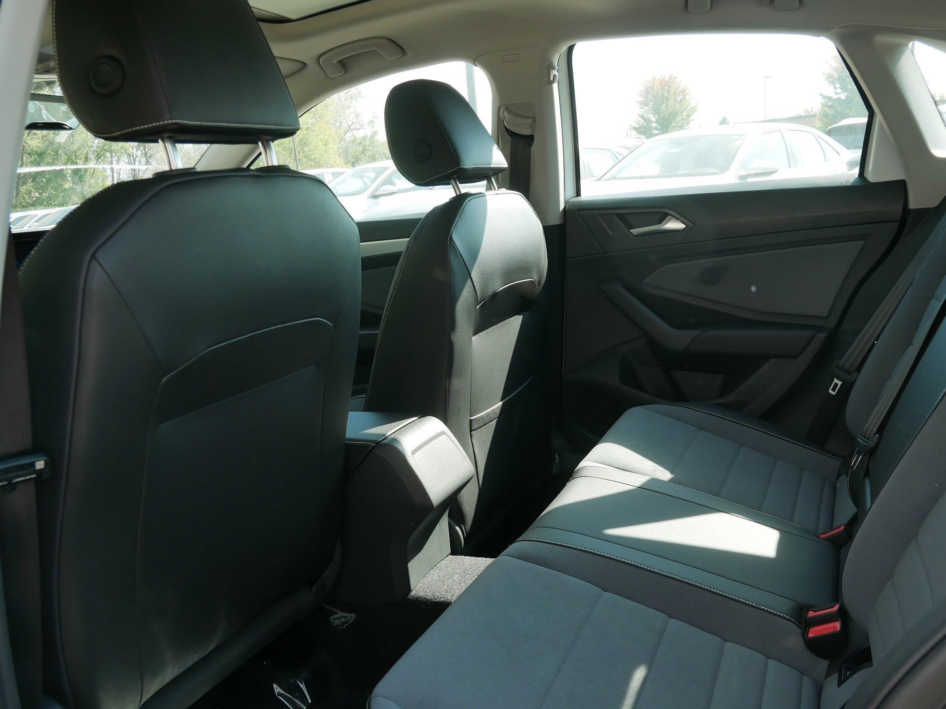 2025 Volkswagen Jetta SE photo 4