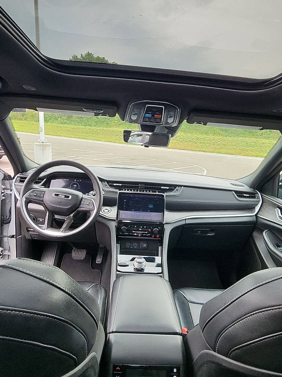 2024 Jeep Grand Cherokee Limited photo 6
